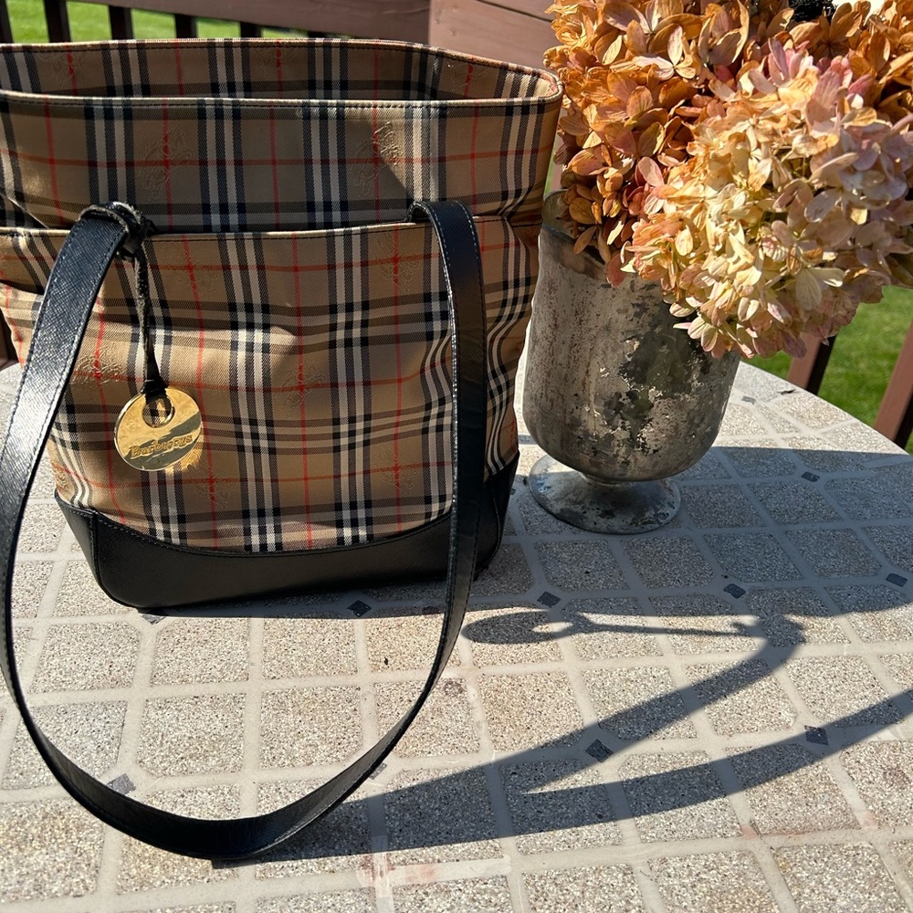 Burberry tote in Haymarket check and saffiano leather trim. - Picture 2 of 5
